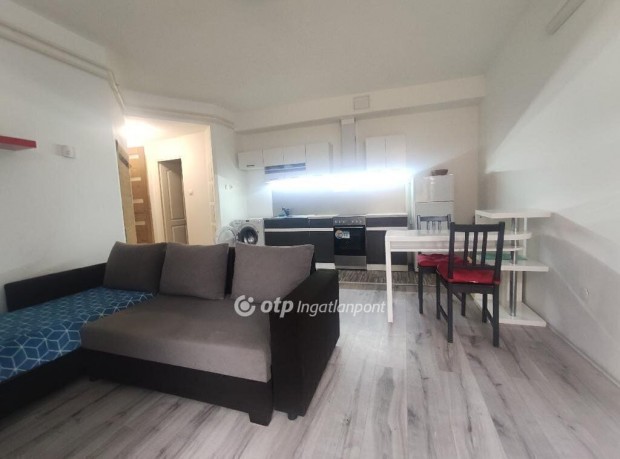 P�csi elad� 98 nm-es lak�s