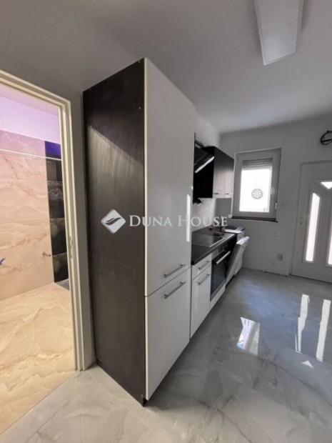 P�csi kiad� 56 nm-es lak�s