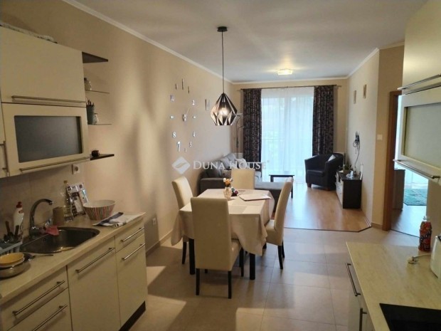 P�csi kiad� 76 nm-es lak�s