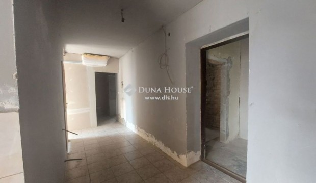 P�csudvardi 121 nm-es h�z elad�