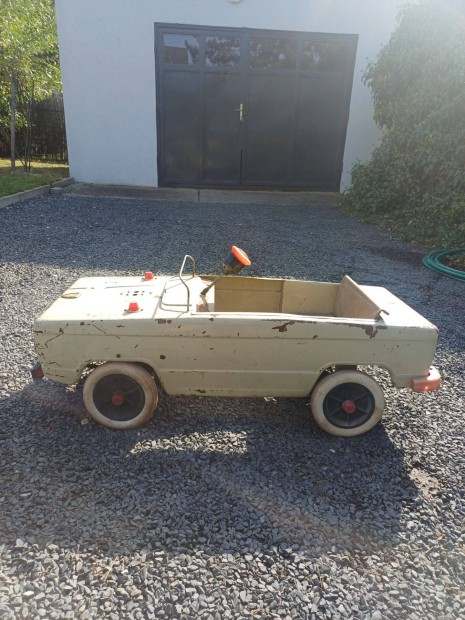 Pedlos Lada Elad