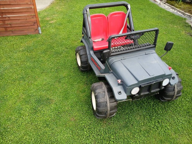 Peg Perego elektromos jeep
