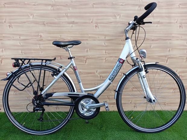 Pegasus Premio SL 28-as aluvázas, agydinamós trekking kerékpár.
