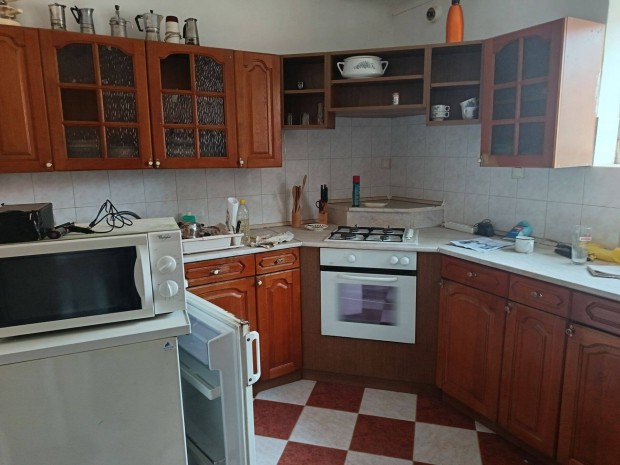 Pell�rd k�zponti r�sz�n elad� 1 szintes csal�di h�z