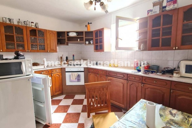 Pell�rden csal�di h�z elad�