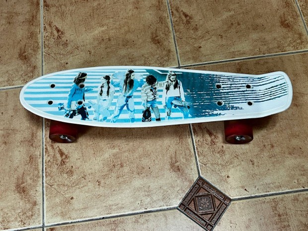 Pennyboard 56 cm megkmlt, hzhozszlltva