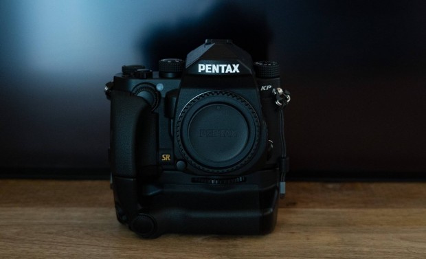 Pentax KP váz + D-BG7 markolat