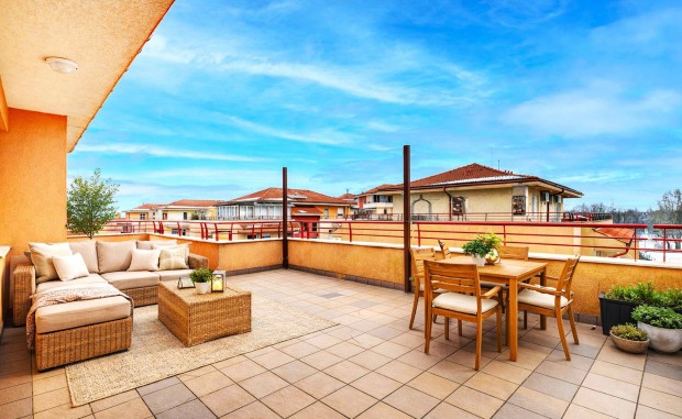 Penthouse 170nm-es terasszal - Taraliget lak�park