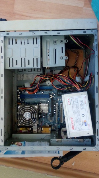 Pentium3: K7S41Gx AMD alaplap processzorral 300 w tápegységgel ATX ház