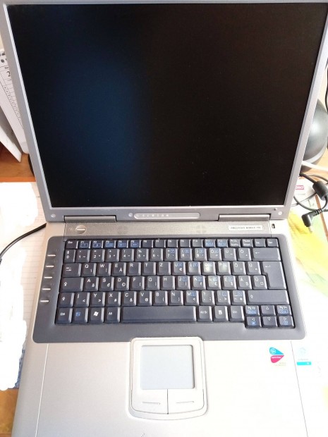 Pentium 4-es laptop, majdnem 20 ves, nagyon szp llapotban