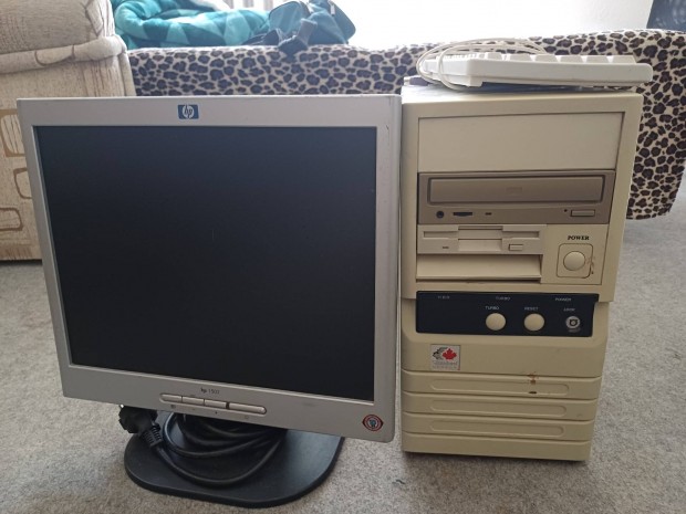 Pentium Ii. Retro pc win 98+ajndk monitor