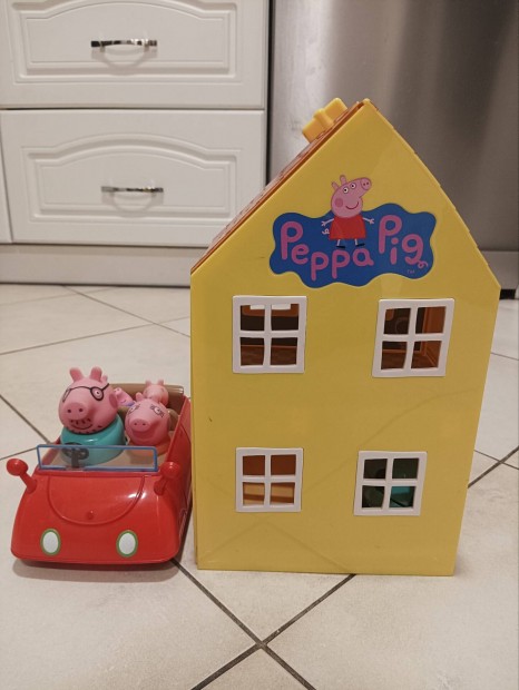 Peppa Pig/Peppa Malac hza s a piros aut (hinyos)