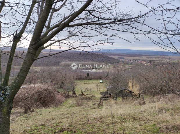 Perekedi elad� 9628 nm-es telek