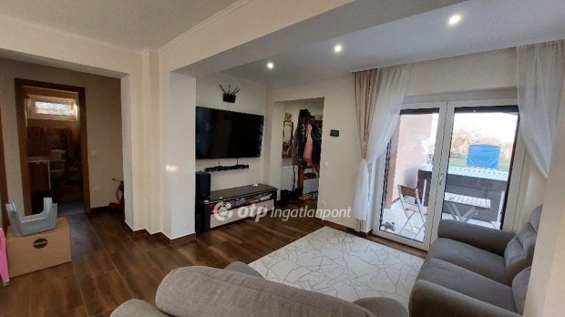 P�ri elad� 86 nm-es h�z