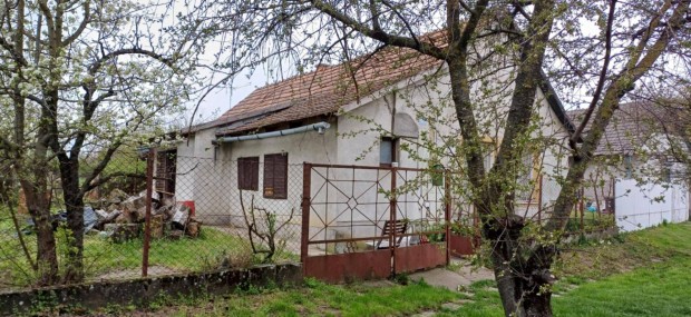 Perktn csaldi hz Elad