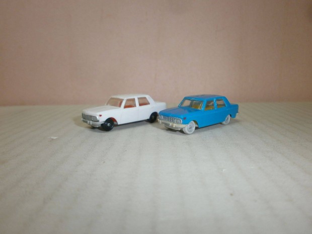 Permot -DDR - Wartburg 353W -aut - 1:87 -2 db