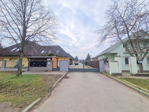 Pestszentlőrincen gyönyörű lakóparki ikerház eladó!
