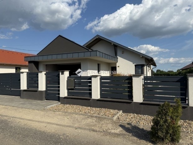 P�terii 127 nm-es h�z elad�