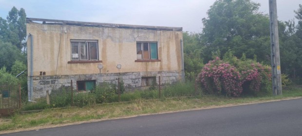 P�terv�s�r�n fel�j�tand� csal�di h�z elad�