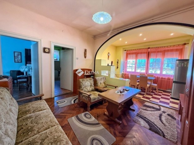 P�tf�rd�i elad� 63 nm-es lak�s