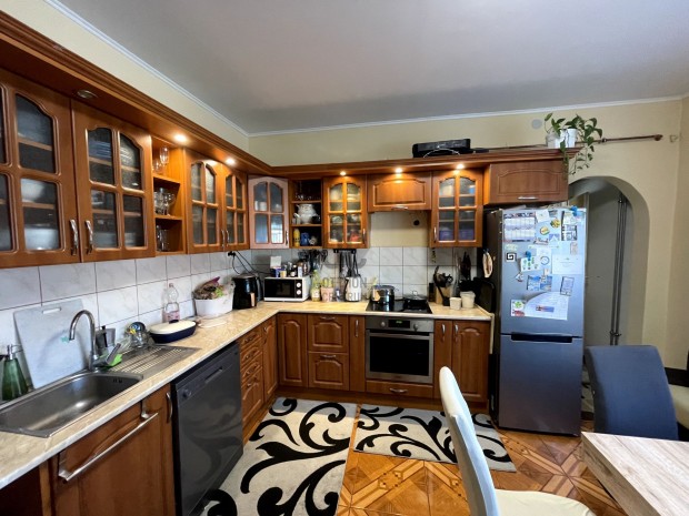 P�tf�rd�i elad� vegyesfalazat� csal�di h�z