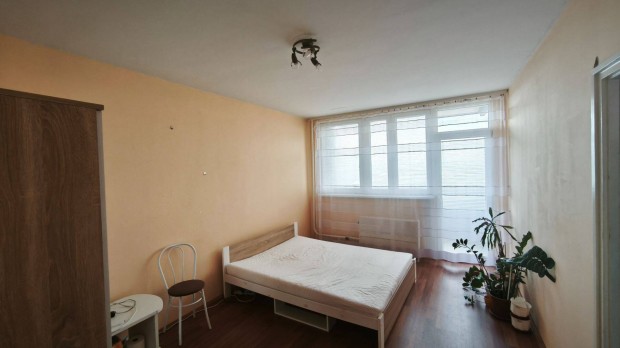 Petőfi téren, 7. emeleti 39 m2 - es lakás eladó