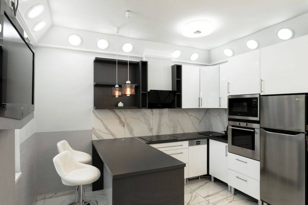 Petőfi téren felújított 40 m2 1,5 szobás lakás kiadó