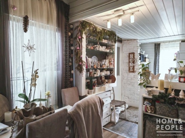 Pet�fitelepen csal�di h�z elad� - Szeged