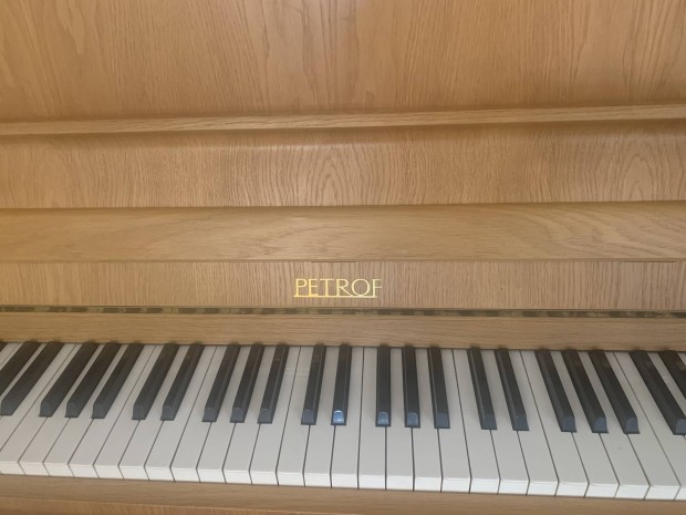 Petrof pianin jszer