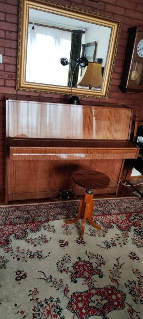 Petrof pianino zongora