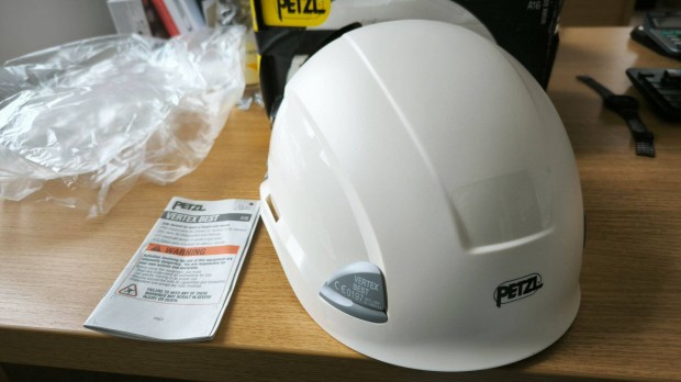 Petzl alpinista mászós munkavédelmi sisak újszerű