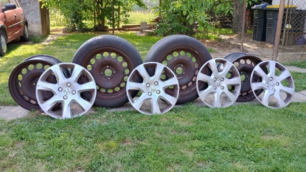Peugeot 17"-os gyári lemezfelni 2 db nyári gumival eladó