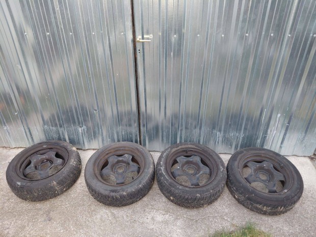 Peugeot 2008 195/60 R16 tli kerk csavarokkal