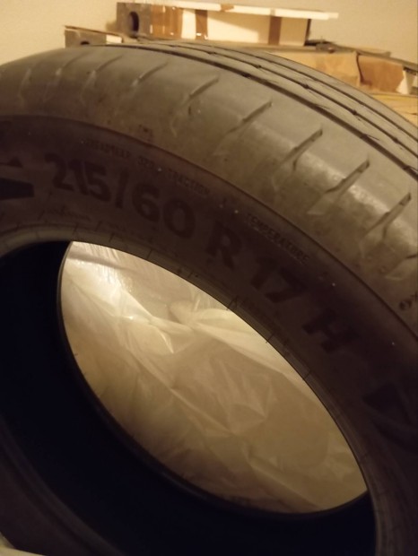 Peugeot 2008-as ny�ri gumi 4 db.