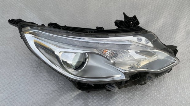 Peugeot 2008 jobb első fényszóró 9677810280