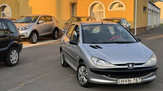 Peugeot 206 1.1 Presence Szervó.k.+Abs+El.Ablak...