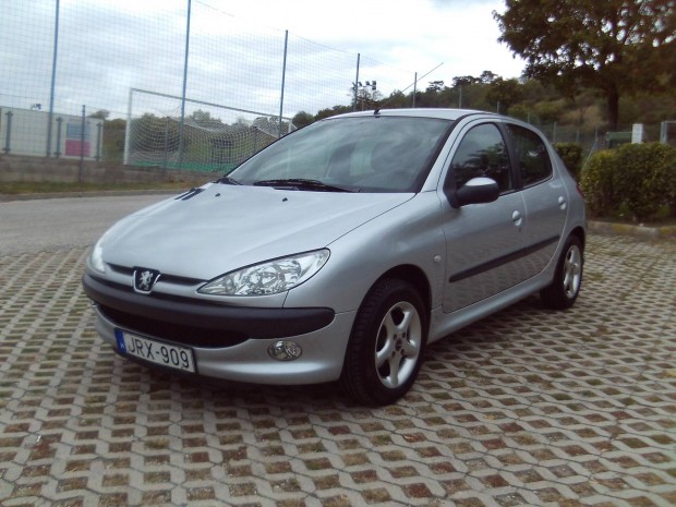 Peugeot 206 1.1 Trendy Kevés kilométerrel.1.5év...