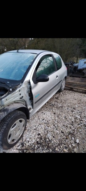 Peugeot 206 1.1 minden alkatrsze 