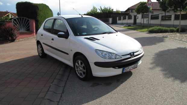 Peugeot 206 1.4 Riviera II. 2027-Ig vizsga..197...