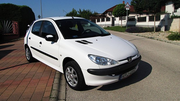 Peugeot 206 1.4 Riviera II. 2027-Ig vizsga..197...