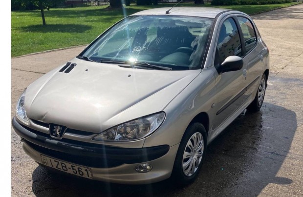 Peugeot 206 1.4 benzin