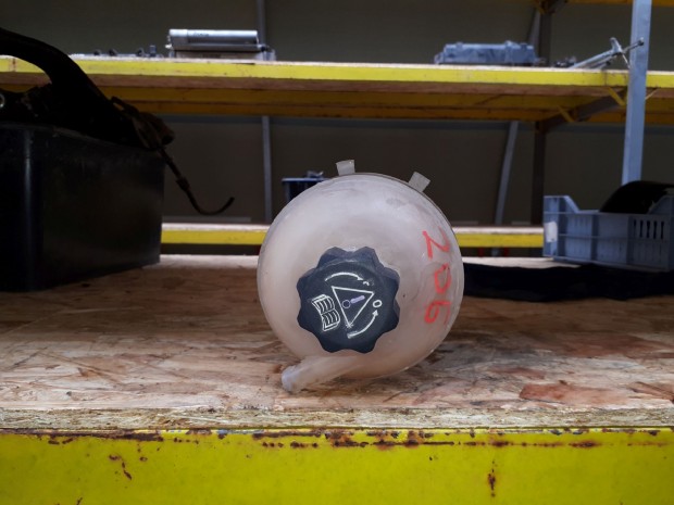 Peugeot 206 Kiegyenl�t� Tart�ly