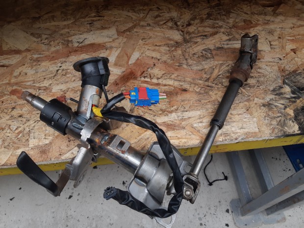 Peugeot 206 Korm�nyoszlop + Korm�nykard�n