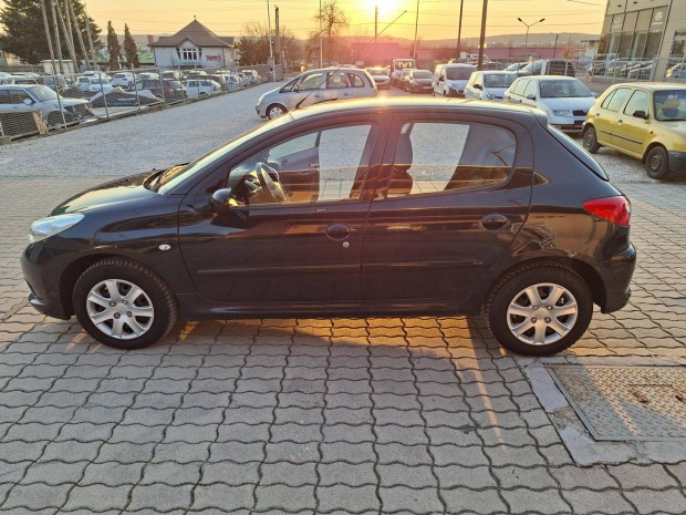 Peugeot 206+ 1.4 Trendy 99000km klima 1tulaj