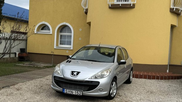 Peugeot 206+ 1.4 Urban Szervízkönyv-Megkimélt-K...