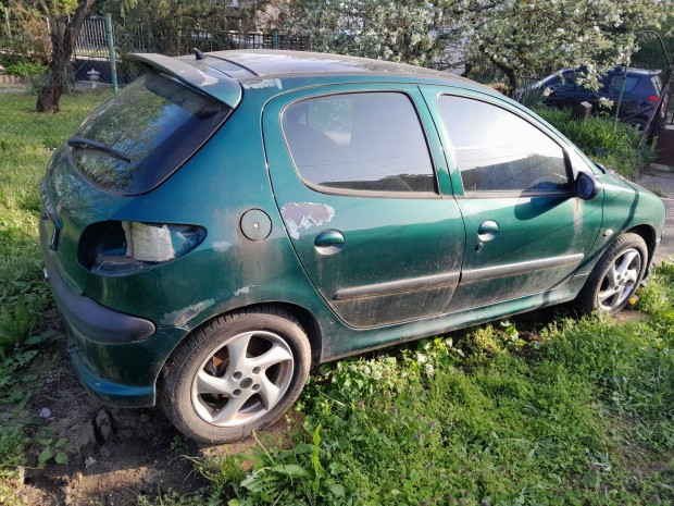 Peugeot 206 alkatrésznek bontásra