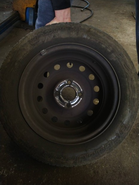 Peugeot 206 felni garnitra 4 ves nyri gumival elad.175/65R14