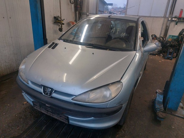 Peugeot 206 karosszria elemei ezst