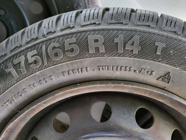 Peugeot 206 kerekek téli gumival
