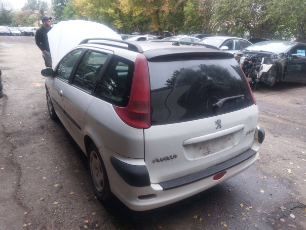 Peugeot 206 kombi karosszéria elemei fehér